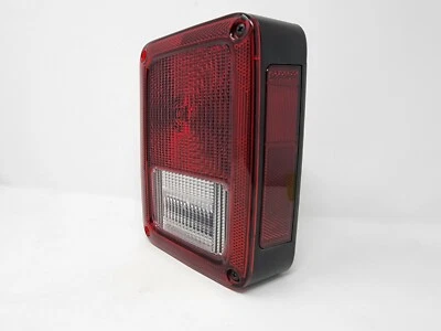 Luz trasera de fábrica MOPAR, lado del pasajero para Jeep Wrangler JK 07-18 - 55077890AG Foto 1 de 4