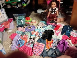 Lotto vestiti e accessori My Life And Other Doll con My Life Doll - Foto 1 di 22