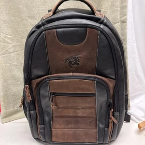 Brauner und schwarzer Leder Laptop Rucksack mit Tannenzapfen Logo 17x14x7" - Bild 1 von 14