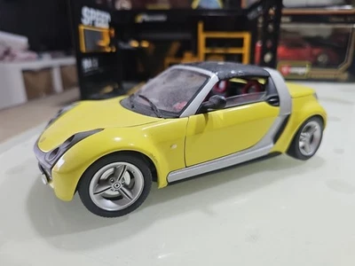 SMART GIALLA BURAGO NO BOX USATO SCALA 1/18 - Immagine 1 di 4