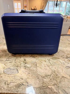 Estojo cueca Zero Halliburton Attaché na cor azul - Imagem 1 de 4