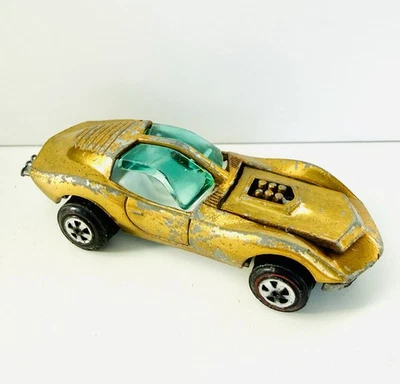 Johnny Lightning Topper 1970 Custom Mako Shark Gold w White Interior Corvette - Image 1 of 4