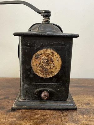 Molinillo de café antiguo Tiger No 100 de metal Bronson Walton Co. Cleveland Ohio Foto 1 de 4
