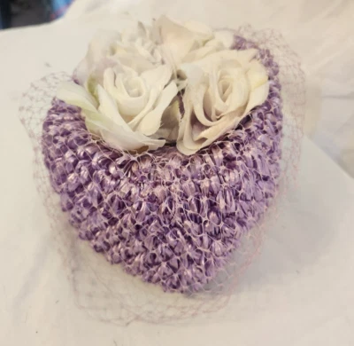 Sombrero de tafetán con red lavanda hecho en la Unión vintage de los años 50 para mujer Foto 1 de 4