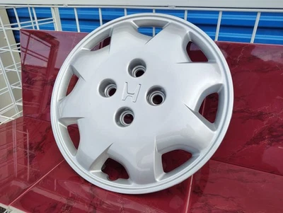 1998-2002 Honda Accord 15" Hubcap (1) New Factory Original OEM # 44733-S84-A100 - Image 1 of 4