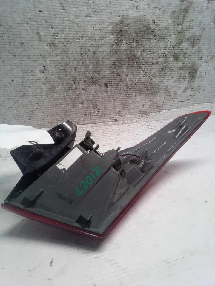 Conjunto de luz trasera izquierda Hyundai Elantra 2016 negro OEM 497714 - usado Foto 1 de 4