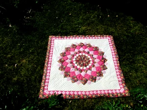 HAND-SEWEN VINTAGE QUILT LARGE CENTER STAR PATTERN 81 X 81 In. - Picture 1 of 8
