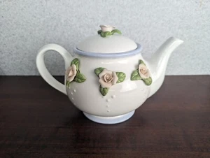 Teleflora Teekanne weißes Porzellan starker Deckel rosa Rosen blau Detailrand - Bild 1 von 24