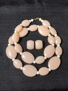 Vintage Trifari Necklace Pink & White Lucit Oval Bead Necklace 30" W/Earrings - Picture 1 of 8