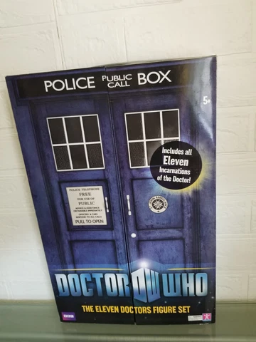 ⭐️NEW BBC Doctor Who The Eleven Doctors Figure Set In Collectors Tartis Box Cover