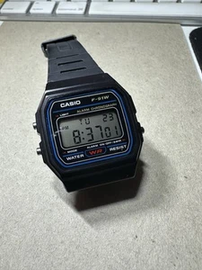 Classic Retro CASIO F-91W Unisex Black Digital Watch with Black Band - Picture 1 of 3