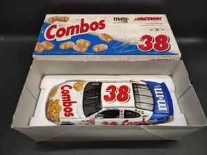 2003 Elliott Sadler #38 Combos Ford Taurus 1:24 Action Platinum Series RYR - Picture 1 of 15