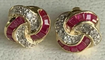 Aretes para mujer talla princesa simulados de rubí rosa enchapados en oro amarillo de 14 k Foto 1 de 4