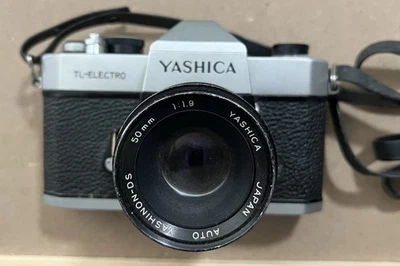 1970s  Yashica TL-Electro 35mm Film Camera w/ Auto Yashinon-DS 50mm f/1.9 Lens - Image 1 of 4