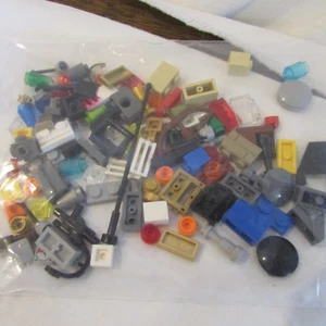 LEGO PEQUEÑO 100 piezas y piezas, tapas, conos, accesorios translucientes y MÁS - Imagen 1 de 5