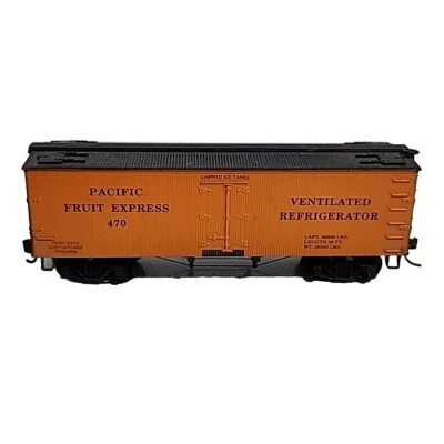 ROUNDHOUSE 40' VENTILATERED FRIGERATED REEFER CAR HO SCALE Vintage Model Train - Image 1 of 4