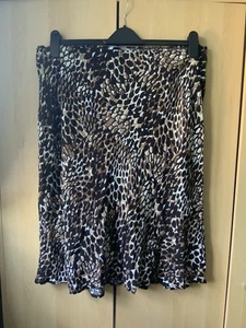 Ladies Tu Blue Animal Print Elasticated Waist Skits Size 20. - Picture 1 of 2
