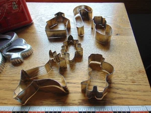 7 cortadores de galletas de hojalata vintage - Navidad Santa, vela, reno, iglesia, árbol +++ - Imagen 1 de 8