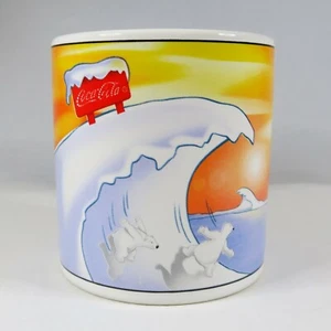 Taza de café de los osos polares de Sakura Surfing de gres marca Coca-Cola de la década de 1990 - Imagen 1 de 6
