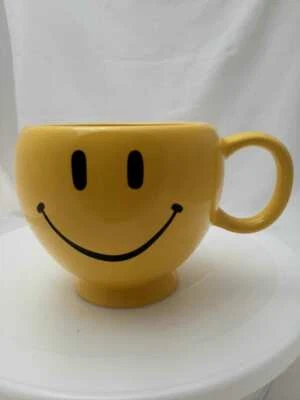 Taza de café Teleflora cara sonriente amarilla grande Foto 1 de 4
