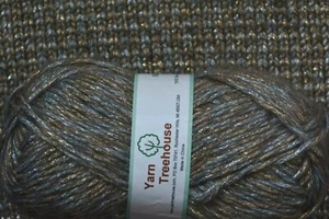 38% Acrylic, 62% Lurex worsted weight fashion knitting yarn Metallic gray-01 - Picture 1 of 2