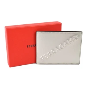 Estuche para tarjetas de crédito de cuero en relieve plateado Argento Salvatore Ferragamo Italia nuevo en caja - Imagen 1 de 4
