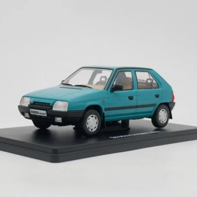 IXO 1:24 ŠKODA FAVORIT 1989 Diecast Car Model Metal Toy Vehicle - Image 1 of 4