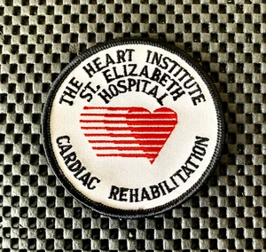 THE HEART INSTITUTE ST ELIZABETH OSPEDALE RIABILITAZIONE CARDIACA TOPPA DA CUCIRE 3" NOS - Foto 1 di 2