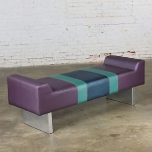 Banco posmoderno de vinilo púrpura y base de aluminio cepillado después del Grupo Memphis - Imagen 1 de 22