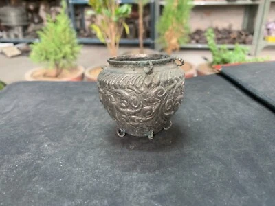 Antigua maceta grabada vintage hecha a mano con patrón floral de plata alemana con aros Foto 1 de 4