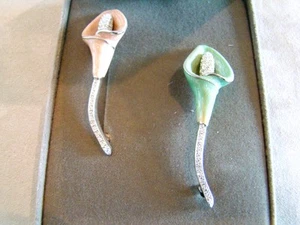 Rare NOLAN MILLER Countryside Calla Lily FLOWER Pin BROOCH Enamel Rhinestone NIB - Picture 1 of 7
