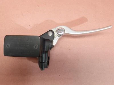 Главный цилиндр правого переднего тормоза в сборе 2007-2016 Suzuki Bandit 1250 GSF1250 - Изображение 1 из 4