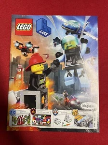 LEGO Life Magazine abril - junio 2019 cómics Cool Creations edificio y póster - Imagen 1 de 3