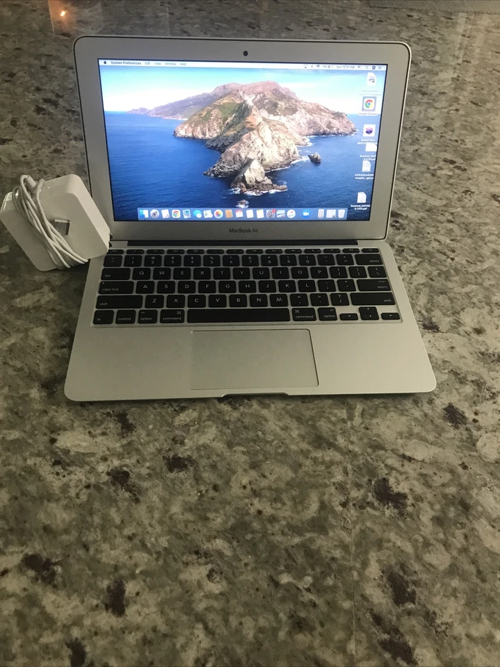 Apple MacBook Air  2013 Core i5 4GB RAM 128GB SSD 11'' original box not included - Image 1 of 4