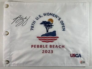 PIN DE GOLF ABIERTO PARA MUJER ROSA ZHANG FIRMADO 78TH EE. UU. BANDERA PEBBLE BEACH 2023 BAJO AUTENTICIDAD 1 - Imagen 1 de 2