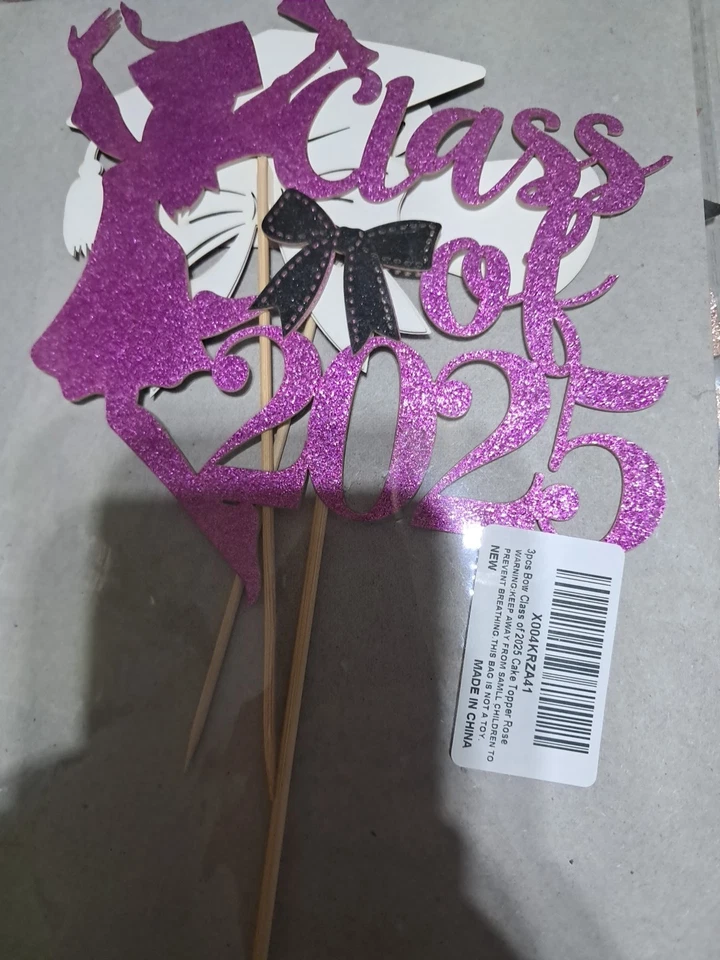 Topper de pastel de graduación 2025 Foto 1 de 1