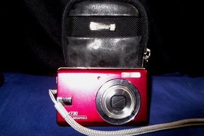 Polaroid t730 7.0 Megapixels Red Digital Camera 3X Zoom Tested W/ Case & Battery - Image 1 of 4