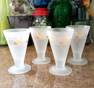 4 vasos de jugo con patas de 6 oz sin tallo de colección esmerilados con triángulos pastel Francia - Imagen 1 de 13