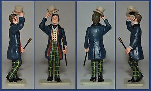 King & Country World of Dickens "D021 - Gentleman Doffing His Hat"  **S6**