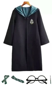Vestido de casa verde de brujería y magia con bufanda gafas corbata y varita multit. Talla. - Imagen 1 de 1