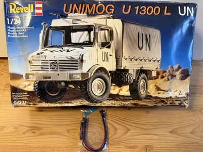Revell 07507 Unimog U1300L UN inkl. LED Beleuchtung Alle Beutel Geschlossen 1:24 - Bild 1 von 4
