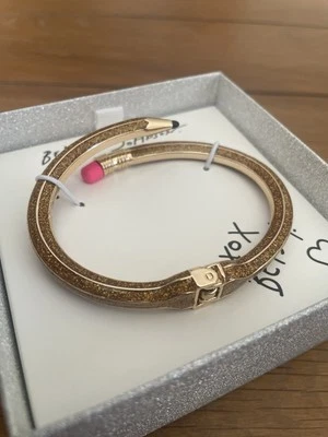 NUEVO Brazalete Lápiz Betsey Johnson Oro Brillo - Regalo Maestro - Caja de Regalo Foto 1 de 4