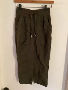 Women "Lululemon" dark olive drawsting waist capri's. Waist 12" - Picture 1 of 2