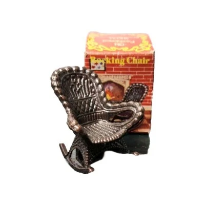 Mecedora miniatura de metal vintage Durham Industries 1976 sacapuntas Foto 1 de 4