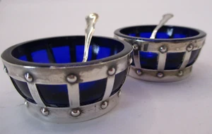 PAIR STERLING SILVER & GLASS ARTS & CRAFTS MISSION STYLE SALT CELLARS W/SPOONS - Bild 1 von 12