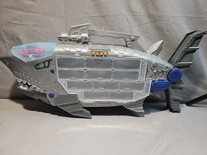 Estuche portavehículos de juguete Kid Connection Shark Transporter 22 con luces ruedas de sonido - Imagen 1 de 18