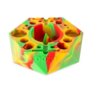 Bandeja de silicona multiusos Ooze Bangarang con cenicero extraíble Rasta - Imagen 1 de 5