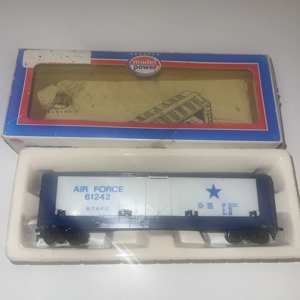 Model Power Car Air Force 61242 HO Scale Box Car - Image 1 of 4