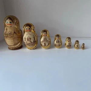 Bambole matrioska nidificazione russa vintage set di 7 scena legna firmata - Foto 1 di 10