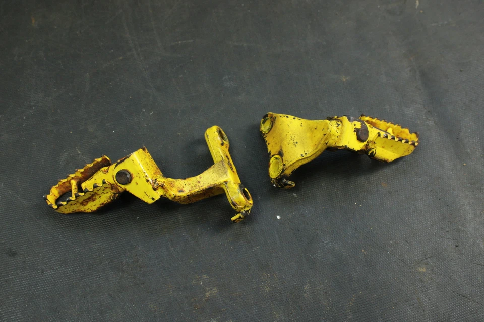 Suzuki Dr250 1990 estriberas OEM con soportes B4429 Foto 1 de 4